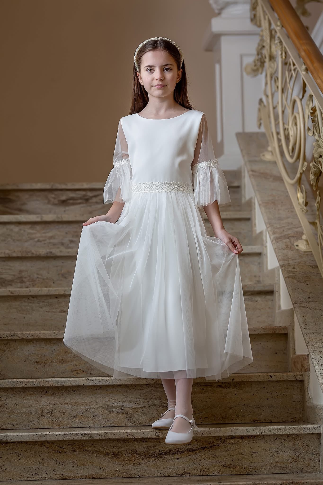 Sukienka komunijna biała rękaw do łokcia elegancka