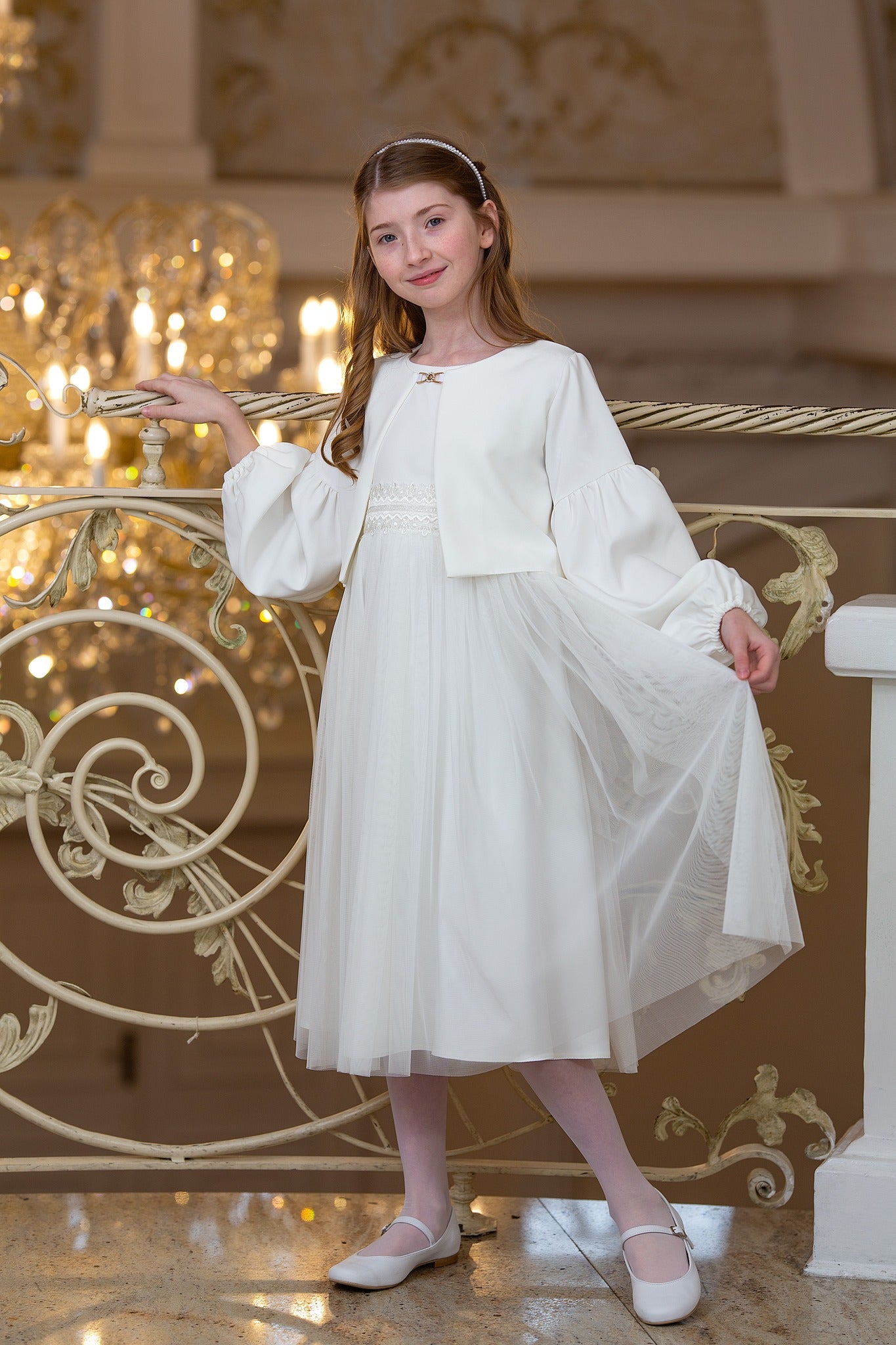 Białe bolerko w stylu boho do sukienki komunijnej