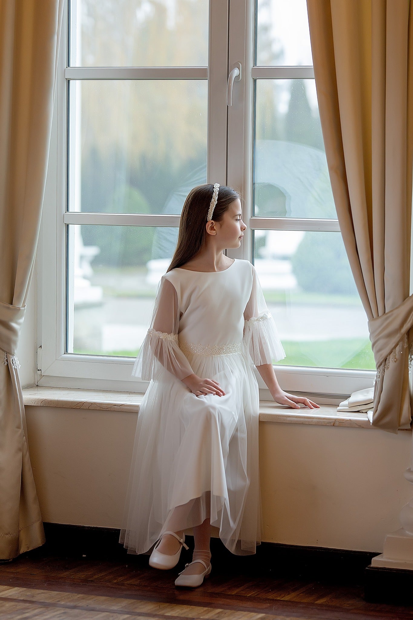 Sukienka komunijna biała rękaw do łokcia elegancka